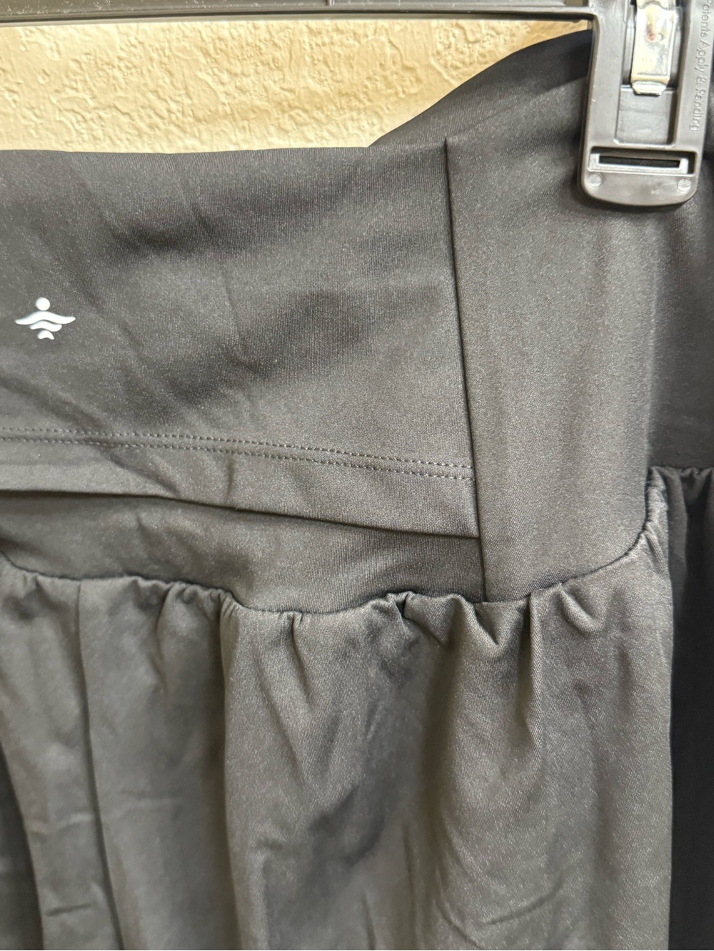 HALARA Black Skort with Branded Tag - Picture 4 of 13